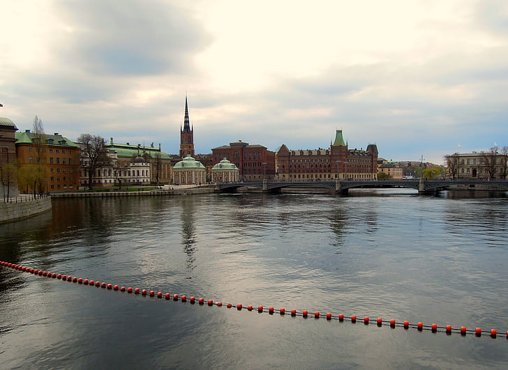 Estocolmo, gamla stan, cidade velha, paisagem urbana, ponte, mar, modo de exibição
