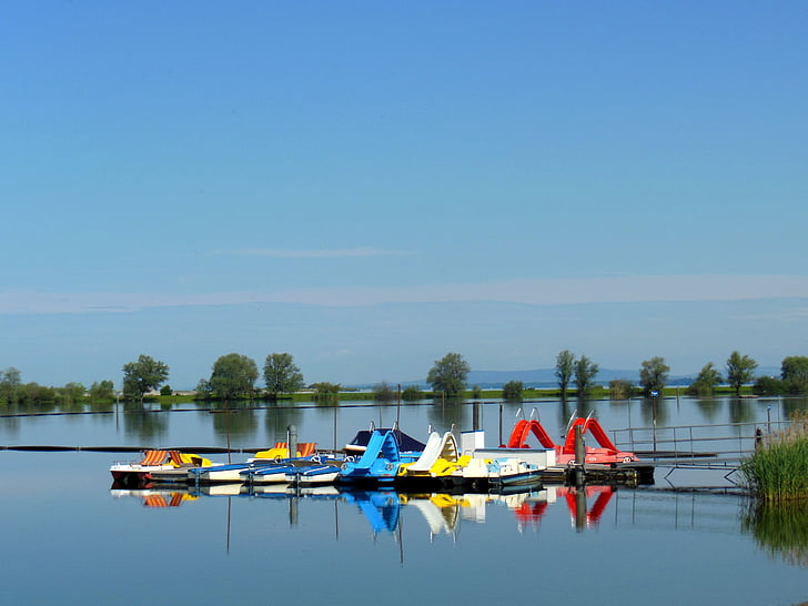 het Bodenmeer, lagune, bootverhuur, water, blauwe hemel, spiegelen, water reflectie
