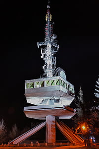 Torre de observación, Miskolc de Hungría, edificio, en la noche