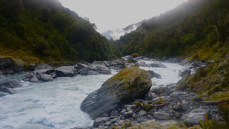 Nieuw-Zeeland, Whitcombe rivier, hemel, wolken, bos, bomen, rivier