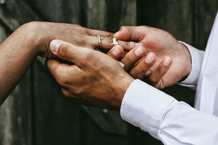 人, 夫妇, 婚礼, 戒指, 婚姻, 人类身体的一部分, 人类的手