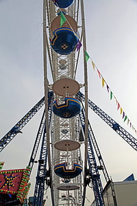 panoramsko kolo Wiener Riesenrad, folk festival, sejmišče v Valencii, vožnja, gondole
