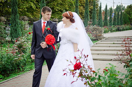 bruiloft, kus, de bruidegom, bruid, wandeling, net getrouwd, jurk