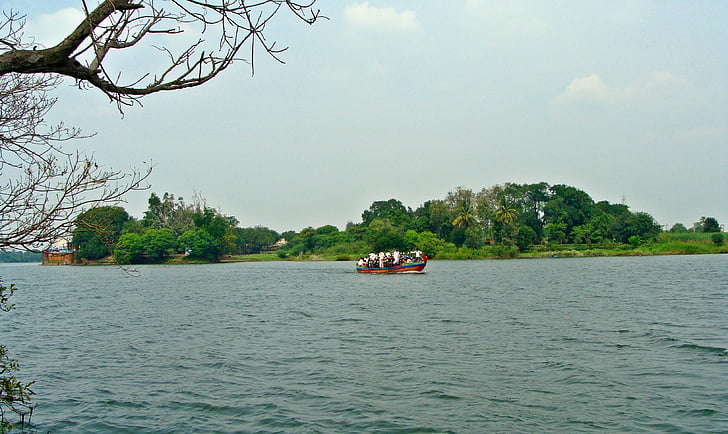 Sungai Krishna, perahu, Pulau, bagalkot, Karnataka, India, Asia