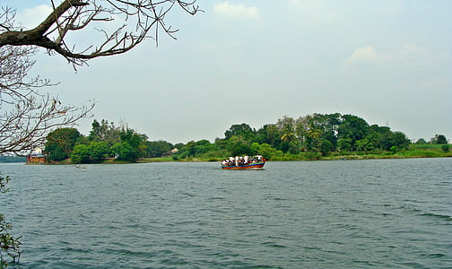 Río de Krishna, barco, Isla, Bagalkot, Karnataka, India, Asia