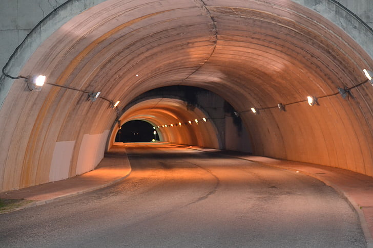 tunnel routier, tunnel d’auto, tunnel, béton