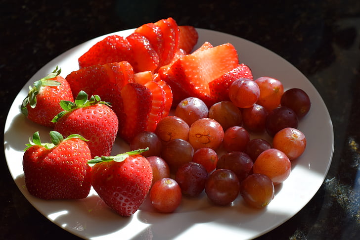 Traube, Trauben, Erdbeere, Erdbeeren, Obst, Essen, rot