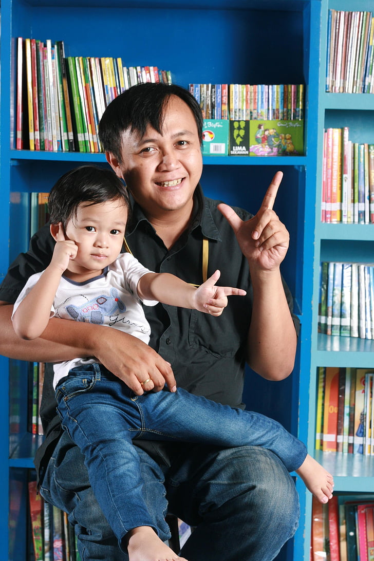 father, son, library, happy, kid, sitting, pose
