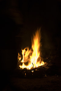 fuego, la llama, que brilla intensamente, calor, llama, llamas, al aire libre