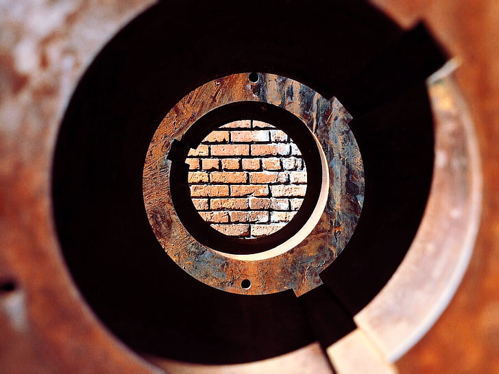 circle, perspective, brick, iron