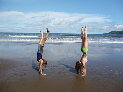 meisjes, Acrobat, acrobatiek, oefening, strand, zand, geluk