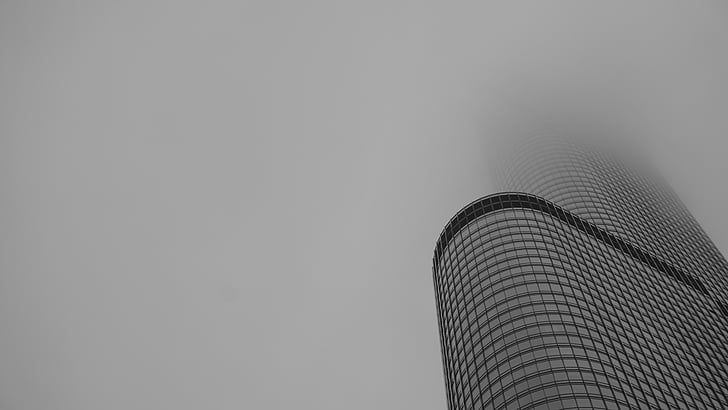 trump tower, chicago, foggy, minimal, eerie, cloudy, building