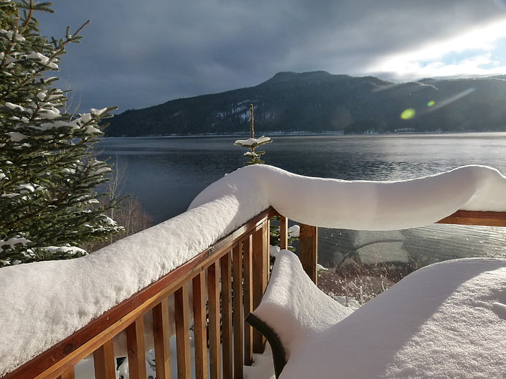 Canim lake, Colombie-Britannique, Canada, eau, collines, hiver, neige