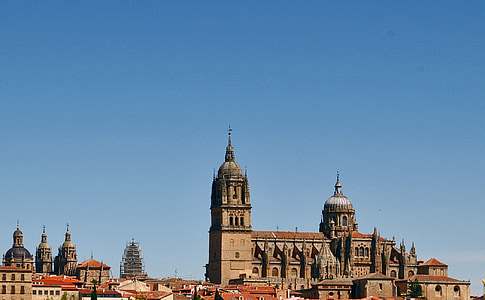 Salamanka, Hiszpania, dachy, Katedra, Zabytki, błękitne niebo