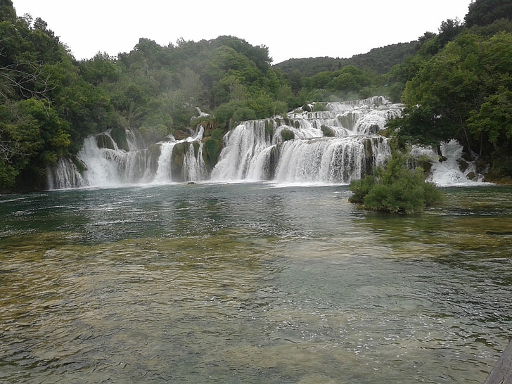 vesiputouksia, joen krka, Nacional park krka, Kroatia