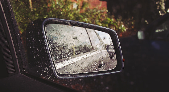 mirall de cotxe, plovent, pluja, gotes, mullat