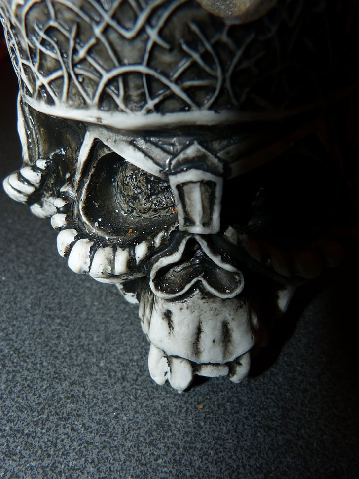 skull and crossbones, gothic, sculpture