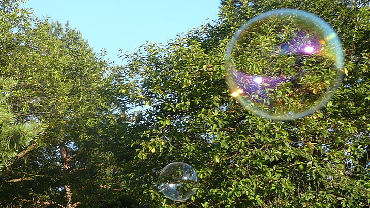 bombolles, volant, bombolla del arc de Sant Martí, bombolla de sabó, colors, bombolla