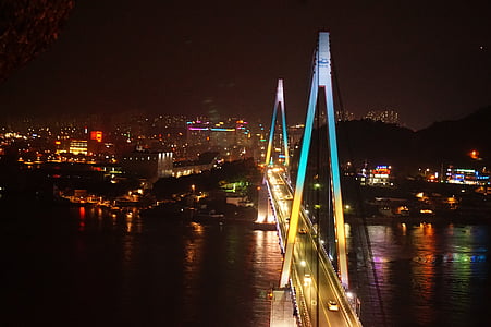 Yeosu, Stone Mountain-Brücke, Nachtansicht