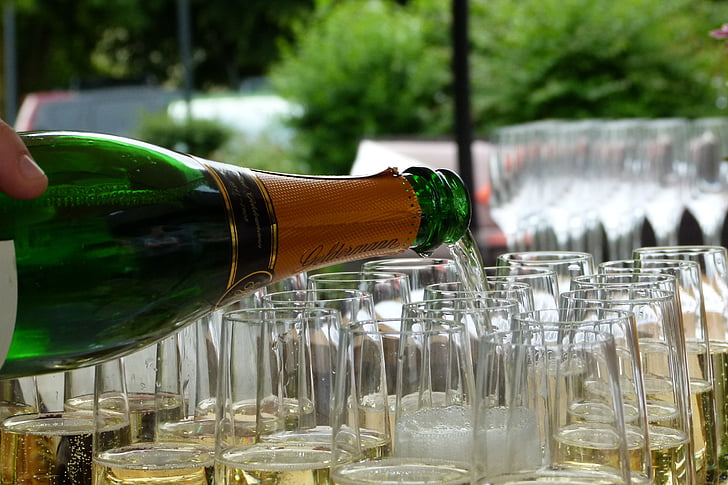 champagne, semi sparkling wine, flute, pour, serve, mineral water, alcohol