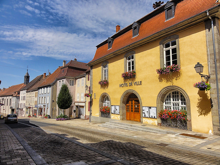 sarre-union, france, town, village, buildings, street, sidewalk