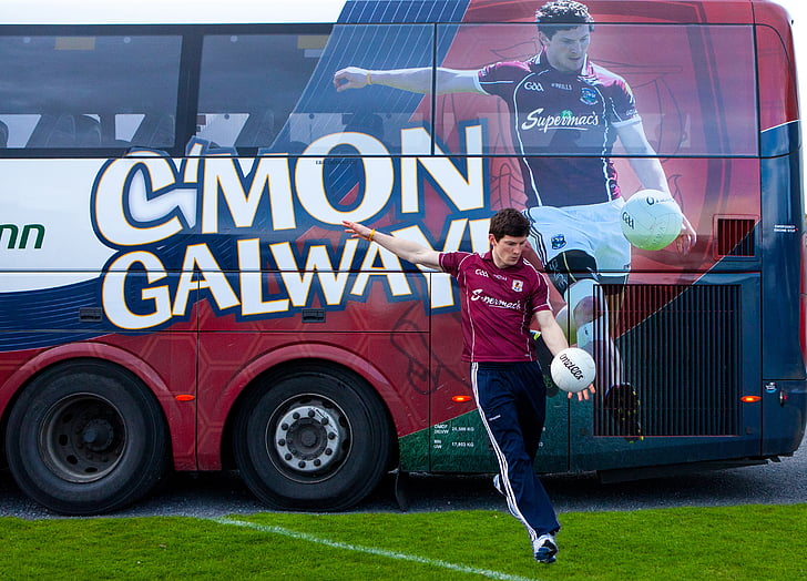 Galway, futbol, puntada, autobús, Michael, Meehan