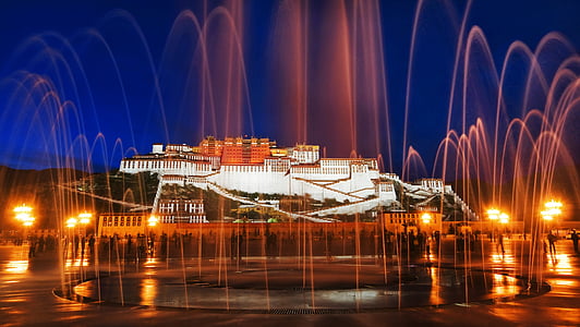 Lhasa, Potalapalatset, fontän, natt