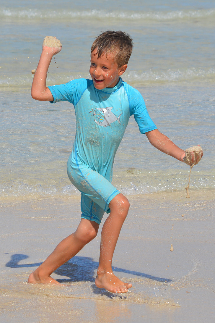 Kind, Junge, Spaß, spielen, Meer, Menschen, UV-beständige Kleidung