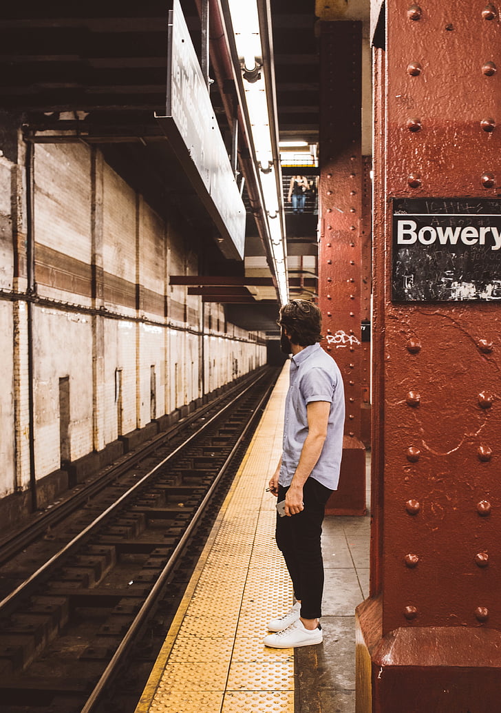 Tunnelbana, plattform, Station, Bowery, Manhattan, new york, väntar på