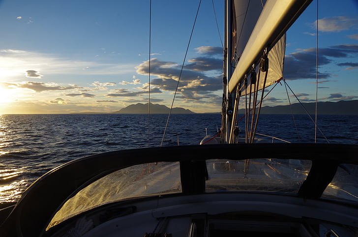 Kreuzfahrt, das Schiff des Meeres, Sonnenuntergang, Landschaft, Details des Bootes, vom Boot aus, Meer