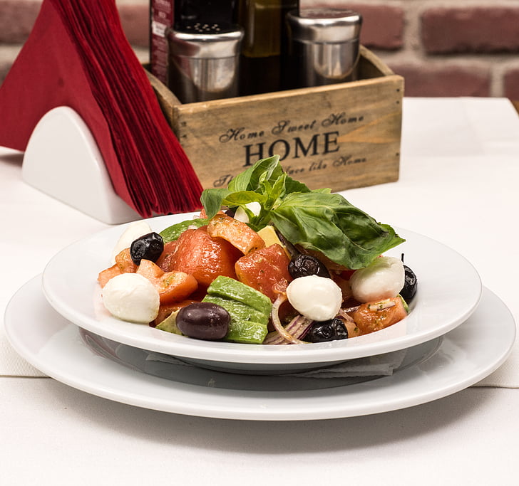 Италианска салата, босилек, салата, домати, чери домати, зеленчуци, здрави