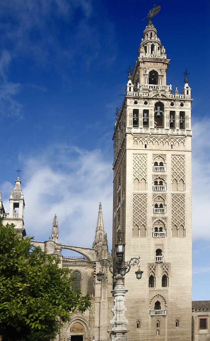 Giralda, Sevilla, Andalusien, Domkyrkan, sevärdheter, tornet, gammal byggnad