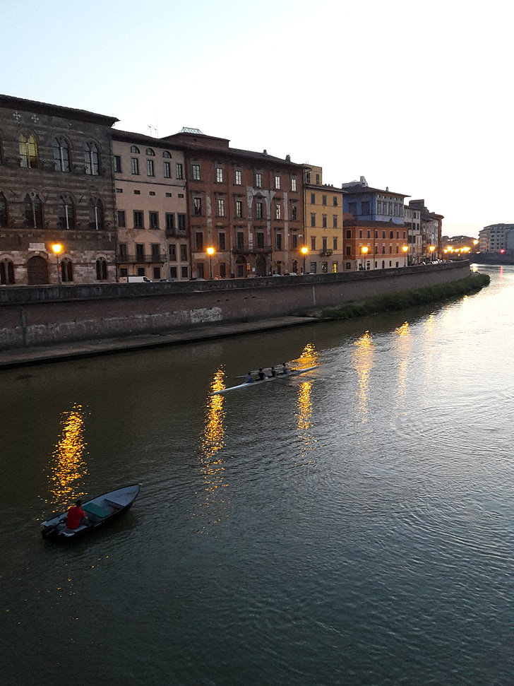 Włochy, Piza, wakacje, Wieczorem, Rzeka, łodzie, Water's edge