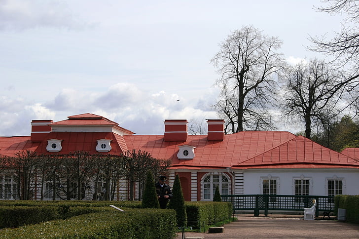 : Monplaisir palace, rakennus, historiallinen, katto punainen, seinät valkoiset, Puutarha, arkkitehtuuri