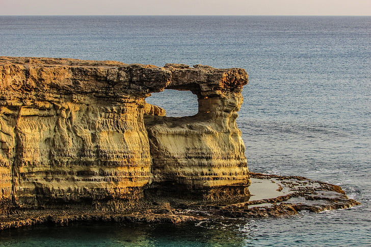 Ciprus, a Cavo greko, tengeri barlangok