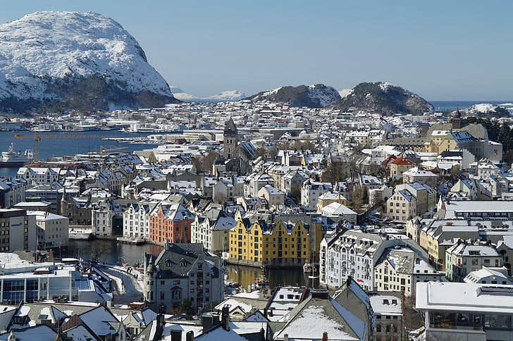 Norvégia, Ålesund, Norvégia, Hurtigruten, City view, téli, hó, nézet