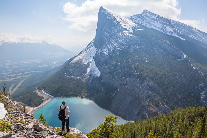 montagne rocciose canadesi, nuvole, fogliame, foresta, escursionista, Lago, paesaggio