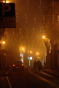 cidade, à noite, nevoeiro, sombrio, assustador, pessoas, executar