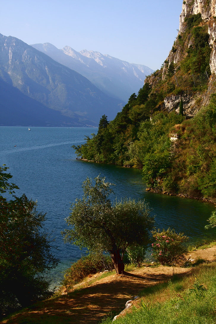 Gardasjön, Italien, Limone sul garde, Holiday, sommar, blå, bergen