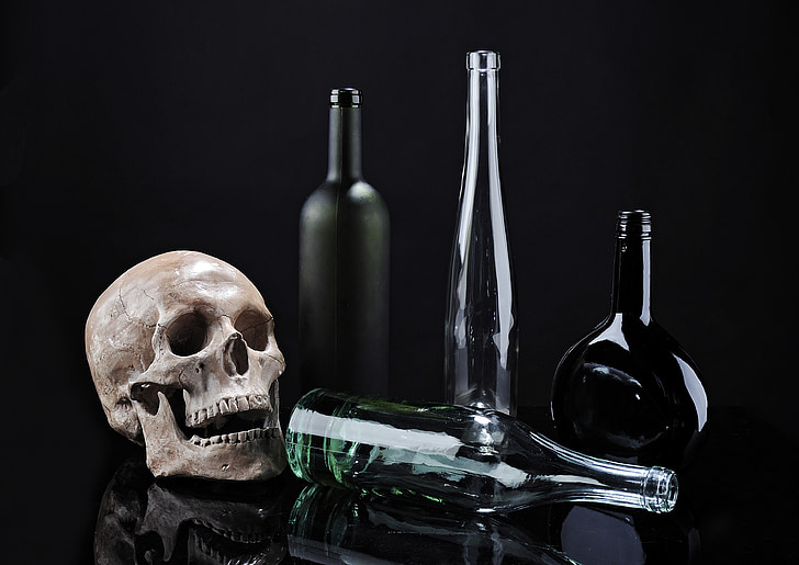 crâne, squelette, bouteille, contraste, composition