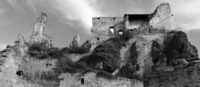 Castillo, las ruinas de la, historia, Austria, Monumento