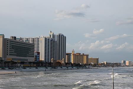 Daytona beach, Florida, épületek, Surf, óceán, hullámok, város