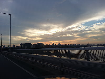 Mapo-híd, háza a Parlament, Sky