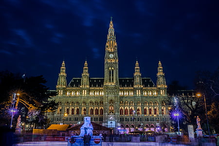 városháza, Bécs, Városháza tér, korcsolyázás tér, karácsonyi pompa, karácsonyi vásár, város