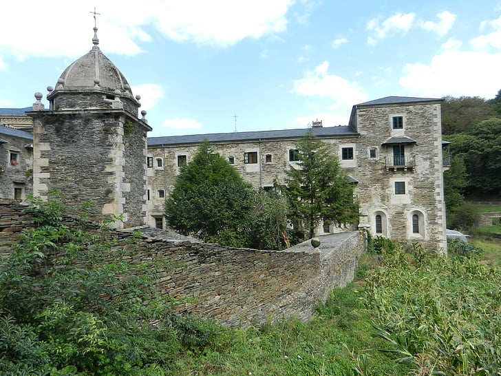 манастир, Самос, Църква