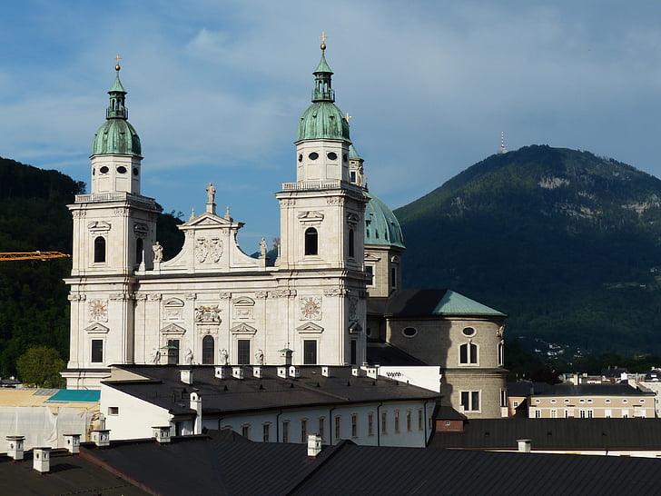 Salzburgi katedraal, fassaad, barockklassizirend, West tehase, figuraalsed teenetemärgid, tornid, Imeilus