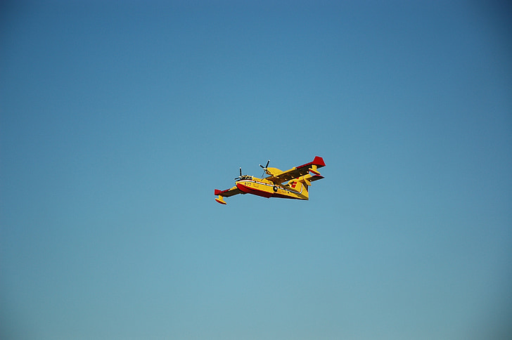 avion, hydravion, avions de mission, avions de combat d’incendie, jaune, mouche