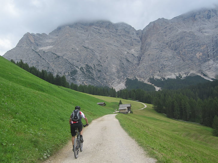 Dolomites, dağlar, İtalya, bisikletçiler, Transalp, çıkış, ormanlar