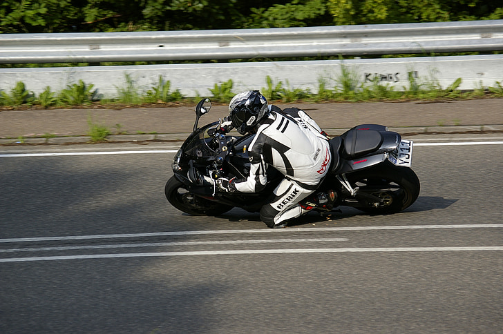 knee grind, motorcycle, curve, sunny, road, suzuki