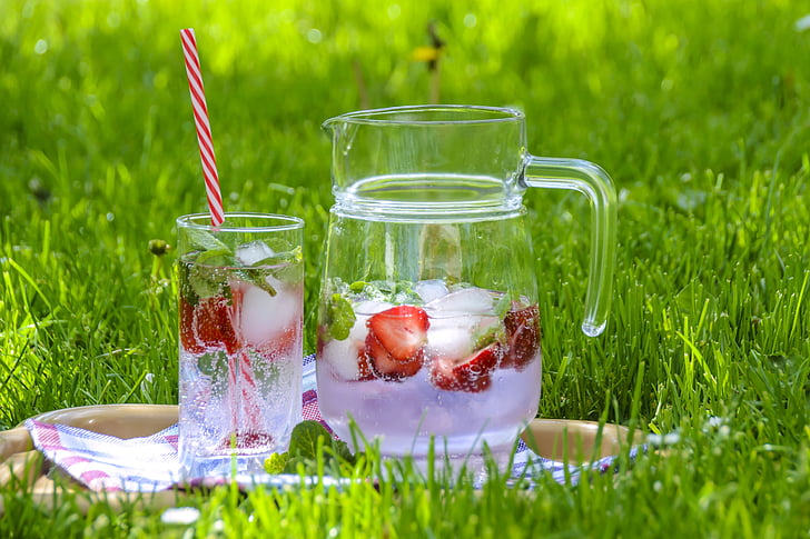 aardbei drankje, vruchten thee, ijs, verfrissing, zomer, cool, aardbei